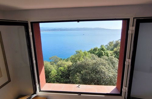 Theoule-Superieur House | Stunning 180º view of the sea and bay of Cannes, 100 m away from the sea, pool