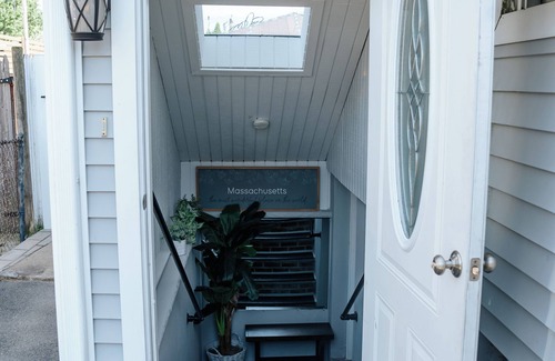 Revere House | Stunning 2 bed apt in Revere 15 mins to Boston