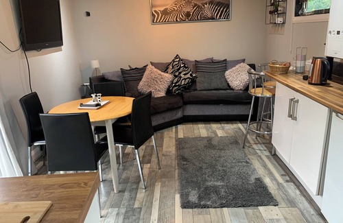 Denbigh Cabin | Stunning 2-Bed Cabin in Nantglyn Denbigh
