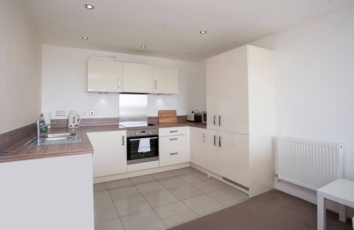 Horfield Apartment | Stunning 2 Bed Flat in Ashley Down + Cricket View