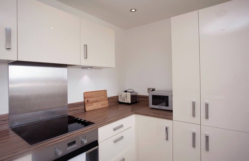 Horfield Apartment | Stunning 2 Bed Flat in Ashley Down + Cricket View