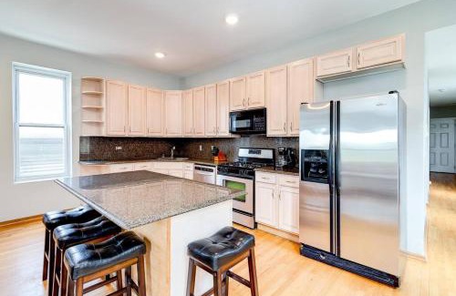 Pulaski Park Apartment | Stunning 2 Floor Penthouse Downtown