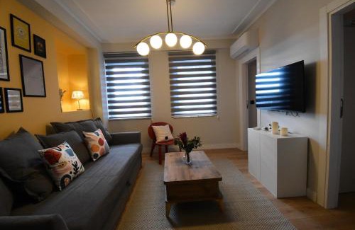 Galata Apartment | Stunning 2BR 3AC Near Metro - YM 3