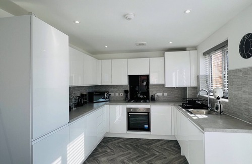 Grimsby House | Stunning 3-Bedroom Detached House in Grimsby