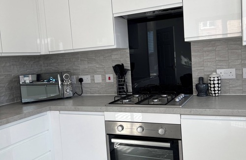 Grimsby House | Stunning 3-Bedroom Detached House in Grimsby