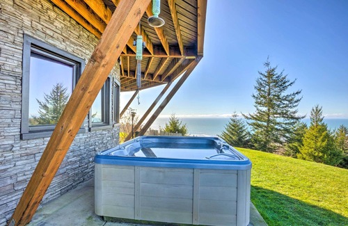 Smith River Apartment | Stunning 360 Ocean Views, Near Redwoods NP!