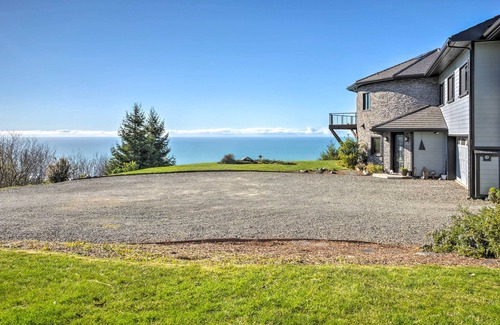 Smith River Apartment | Stunning 360 Ocean Views, Near Redwoods NP!