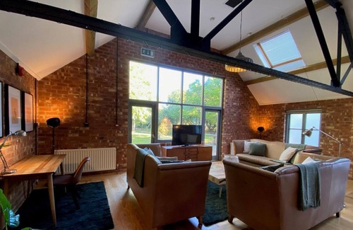 Coleshill House | Stunning 3BD Character House near Coleshill