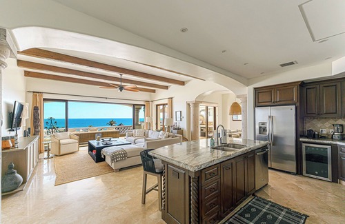 Buzzards Condo | Stunning 3BD Oceanview condo with access to infinity pool and jacuzzi