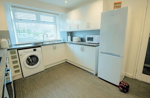 Ladybank House | Stunning 3BR Home Parking & Garden –Perfect for Golfers, Near St Andrews Courses