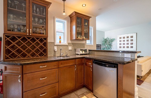 The Beaches House | Stunning 3brm Apartment in the trendy. Beaches Area of Toronto