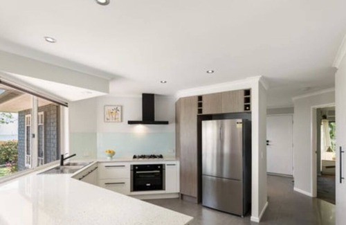 Eagle Heights House | Stunning 4-Bedroom Home with Breath-taking Gold Coast City Views!