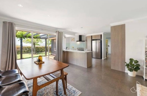 Eagle Heights House | Stunning 4-Bedroom Home with Breath-taking Gold Coast City Views!