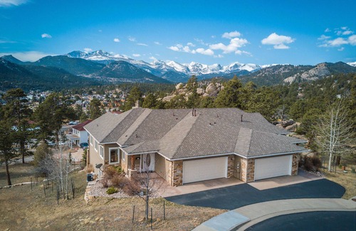 Stanley Hills Condo | Stunning 4-bedroom condo with breathtaking mountain views, master suite
