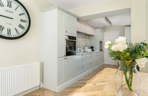 Cirencester House | Stunning 4 Bedroom Townhouse in Cirencester