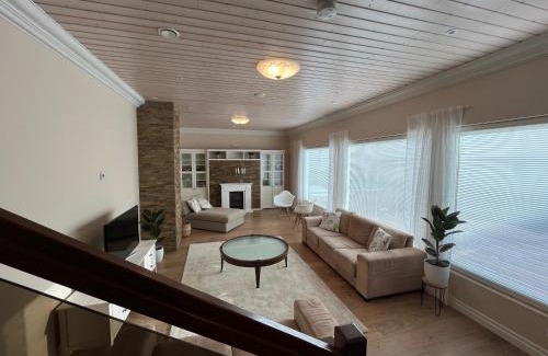 Tampere Villa | Stunning 5BR 16 Bed Home with Finnish Sauna & Jacuzzi 340 m2