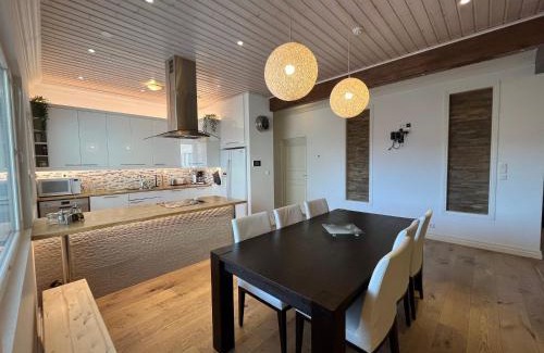 Tampere Villa | Stunning 5BR 16 Bed Home with Finnish Sauna & Jacuzzi 340 m2