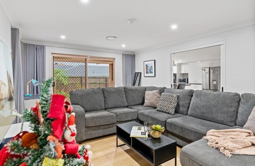 Wishart House | Stunning 5BR Big Modern Home with Parking Malls and Parks