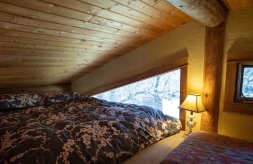 Seton Portage Cottage | Stunning Anderson Lake Retreat