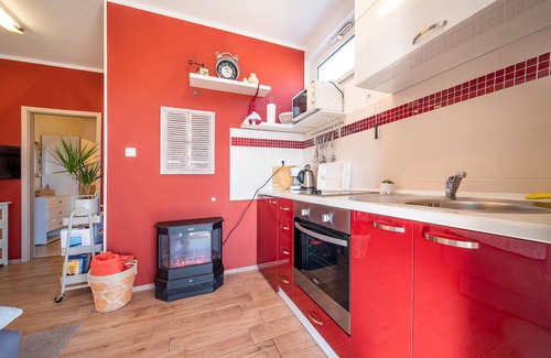 Opric Apartment | Stunning apartment in Ika with WiFi