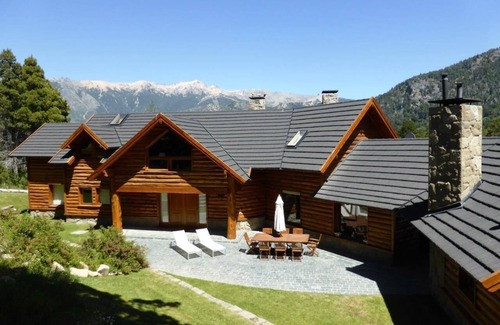 Villa Catedral House | Stunning and unique 330 sq m mountain style home in Bariloche