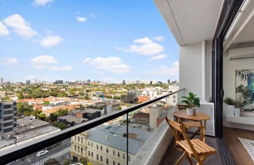 South Yarra Apartment | Stunning Views & Central South Yarra Location