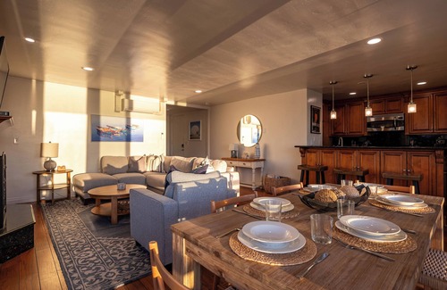 South Mission Beach Condo | Stunning Bay View Condo - Top Floor with AC