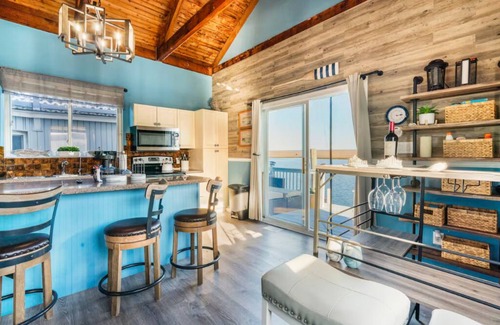 Seaford Boat Rental | Stunning Bay Views and Romantic A-Frame Houseboat in Jones Beach, Seaford, NY