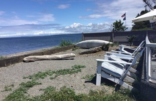 Bellingham House | Stunning beach house with pool and hot tub. Pet friendly! Great for families!
