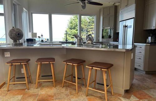 Cheboygan House | Stunning Beachfront Retreat, Sleeps 12