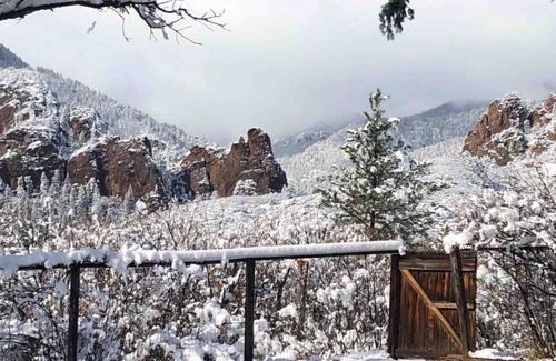 Cheyenne Canyon House | Stunning Cañon Retreat, Views from back porch!