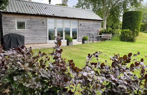 Rogate Apartment | Stunning Cabin with incredible views near Goodwood