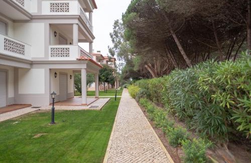 Praia del Rei House | Stunning Caravelas Apartment