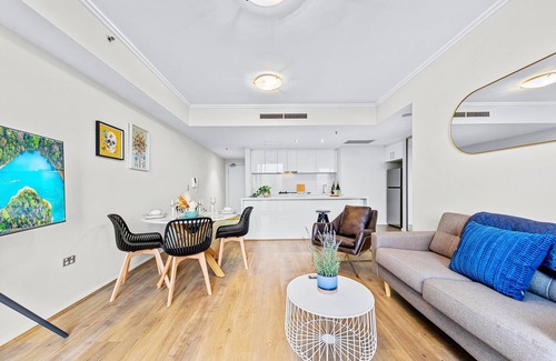 St. Leonards Apartment | Stunning City and Water View Apartment with New Metro station in your doorsteps!