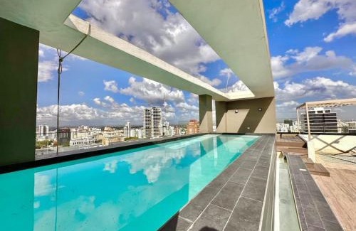 Yolanda Morales House | Stunning City Center Condo