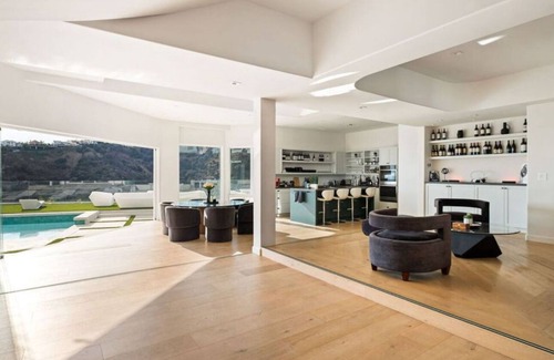 Nichols Canyon House | Stunning Contemporary 4-bedroom home overlooking Los Angeles & Sunset Strip
