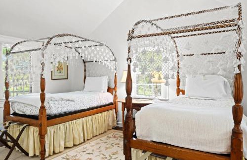 Prospect Apartment | Stunning Cottage in Famous KY Garden -Sleeps 2
