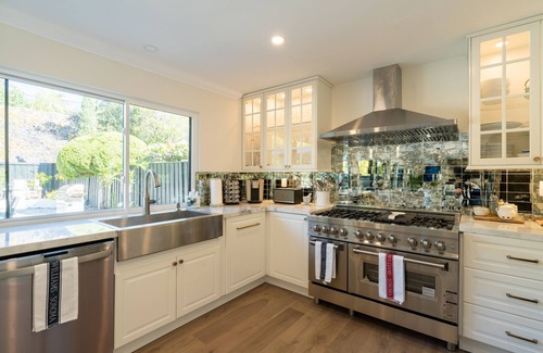 Bay Ho House | Stunning custom all new resort like, 5 luxury Private heated pool, near beach