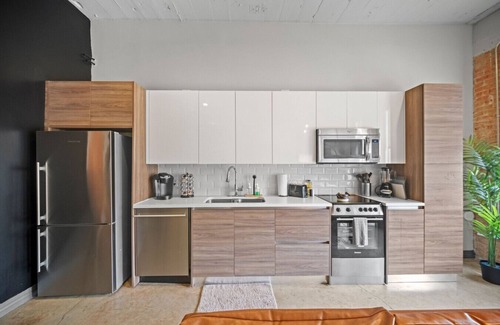 Downtown Dallas Apartment | Stunning Downtown Apartment | Pool, Laundry, Parking