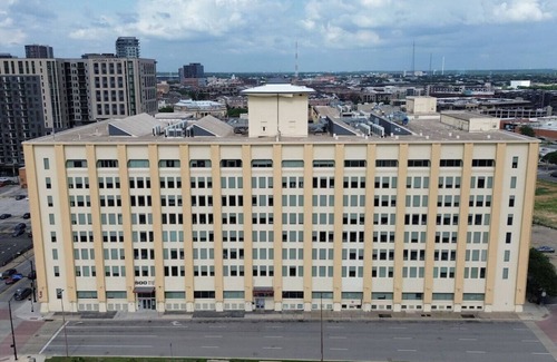 Downtown Dallas Apartment | Stunning Downtown Apartment | Pool, Laundry, Parking