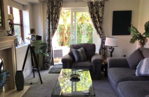 Worcester House | Stunning Fir Trees Corner 3 bedroom detached Executive house with free drive way parking for 2 vehicles 1 mile from M5 dogs welcome
