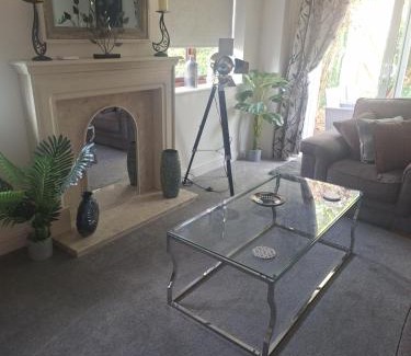 Worcester House | Stunning Fir Trees Corner 3 bedroom detached Executive house with free drive way parking for 2 vehicles 1 mile from M5 dogs welcome