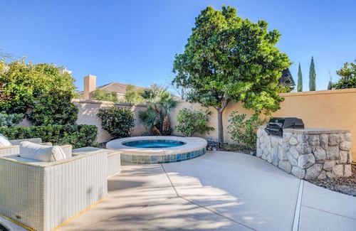 Las Vegas House | Stunning, Gated, Chef's Kitchen, Downstair's Master Suite