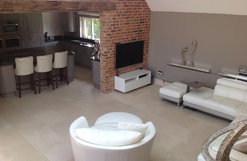 Braunston House | Stunning georgian manor, in 6 acres with hot tub & heated pool near silverstone