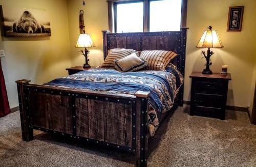 McAllister House | Stunning Hollowtop House with Panoramic Lake and Mountain Views near Ennis, Montana