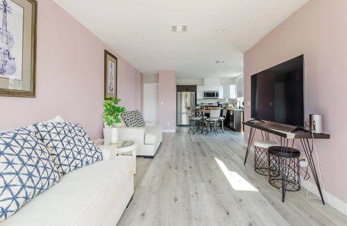 Little Armenia House | Stunning Hollywood Townhouse with Sunny views