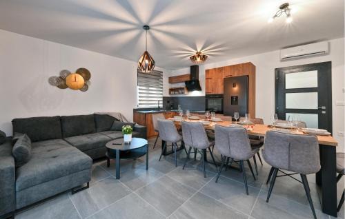 Ludbreg House | Stunning Home In Vinogradi Ludbreski