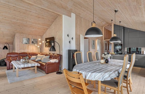 Oster Somarken House | Stunning home in Aakirkeby with WiFi