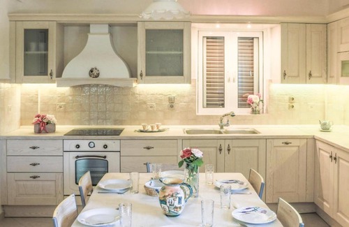 Diakofto House | Stunning home in Diakopto with 4 Bedrooms and WiFi