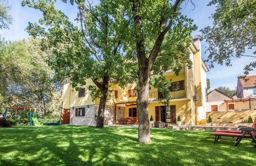 Trilj House | Stunning home in Dicmo with kitchen